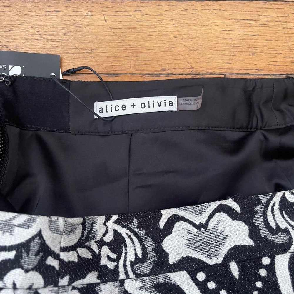 Alice + Olivia Tapestry Jacquard Shorts Black White Size 2 NWT MSRP $200 - Picture 8 of 10